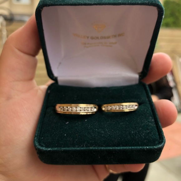 Wedding bands - Picture 1 of 5